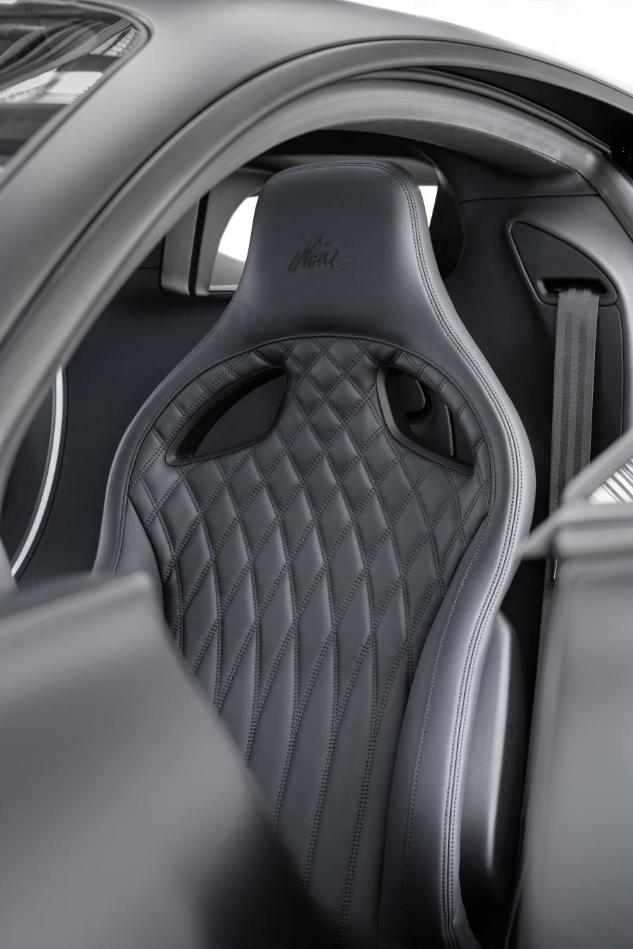 Интерьер Bugatti Chiron Noire (250) 2020 года  (фото 8 из 10)